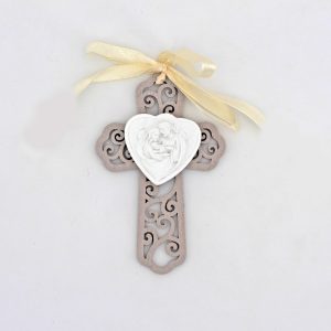 Bomboniera croce in legno con applicazione sacra famiglia