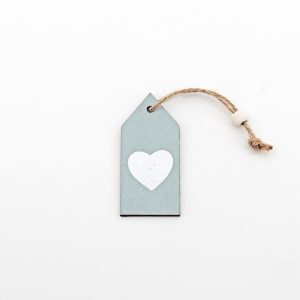 Applicazione targhetta in legno con cuore Pz.12