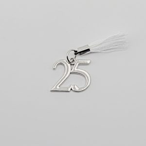 Bomboniera targhetta 25°con nappina bianca Pz. 12