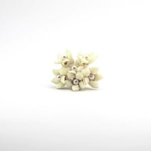 Applicazione fiore beige chiaro con perla centrale Pz. 72