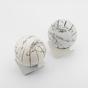 Bomboniera mappamondo con led più base due colori assortiti Pz. 2